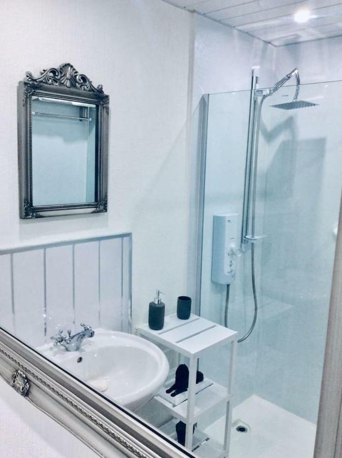 The Lion'S Den On Royal Street Apartment โกร็อค ภายนอก รูปภาพ